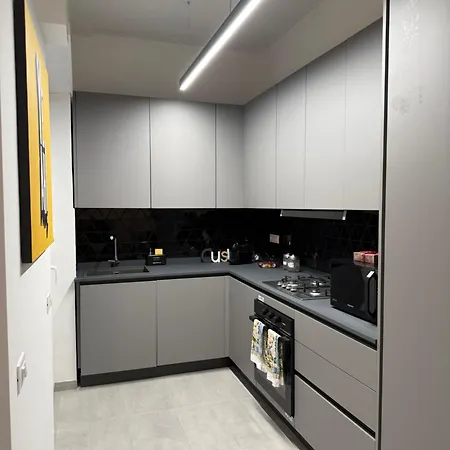 Entire 2br Near Casaletto דירה *